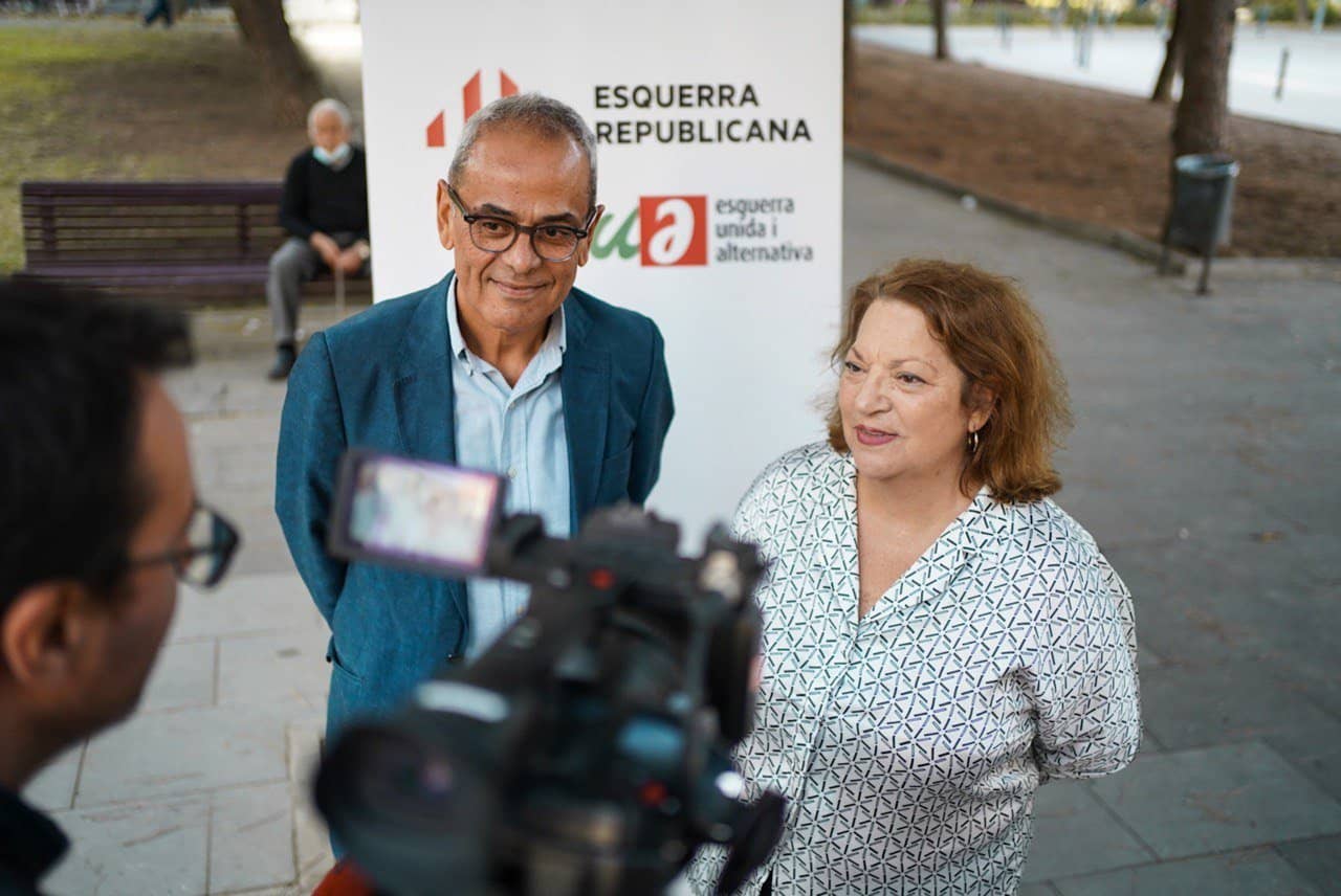 Jaume Graells i Olaya Lourdes Checa anuncien l'acord per la suma d'esquerres a l'Hospitalet