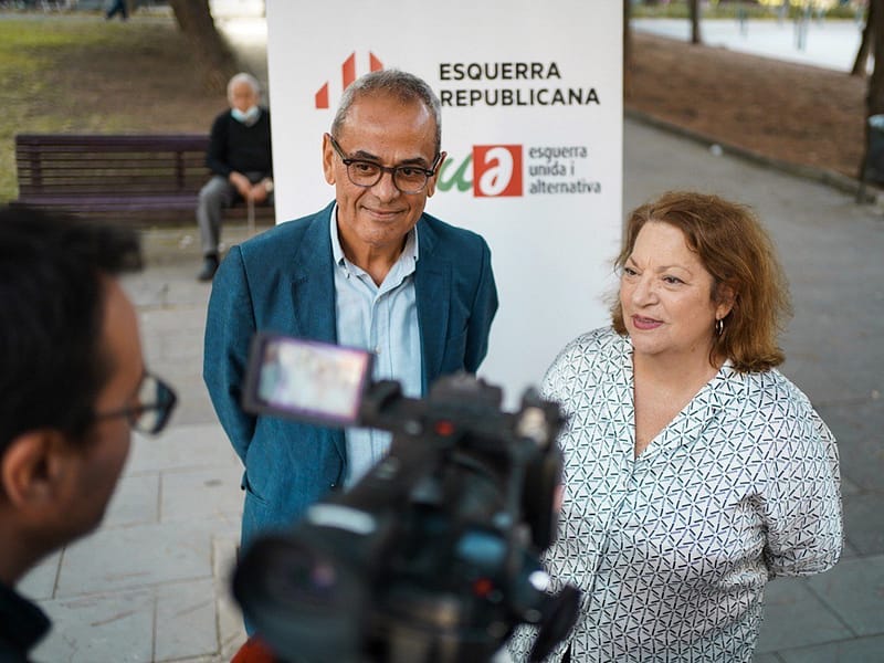 Jaume Graells i Olaya Lourdes Checa anuncien l'acord per la suma d'esquerres a l'Hospitalet