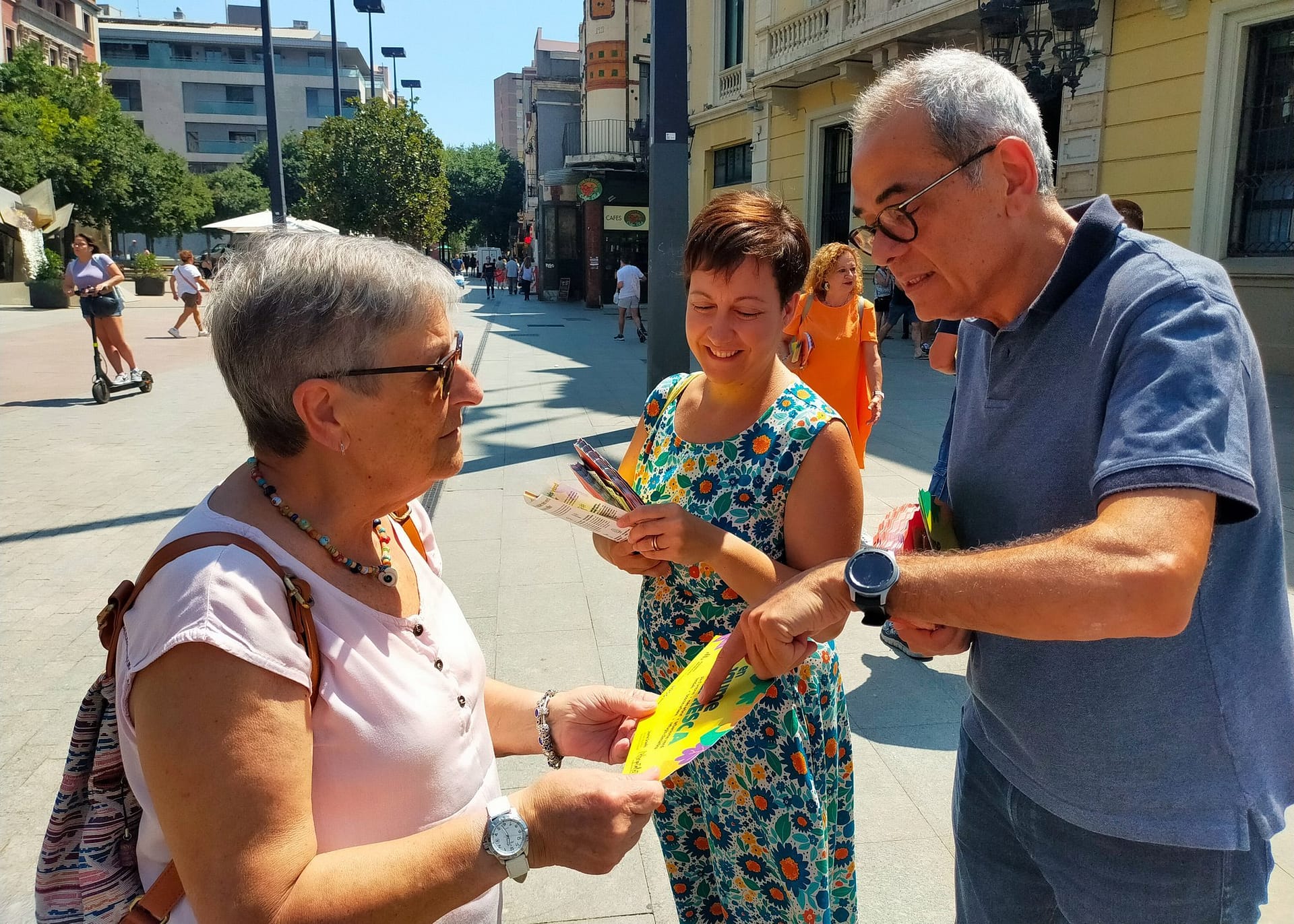Jaume Graells i Sílvia Casola, explicant la campanya contra les onades de calor i l'adaptació al canvi climàtic a l'Hospitalet